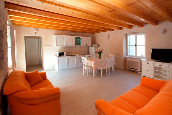 Villa Mama